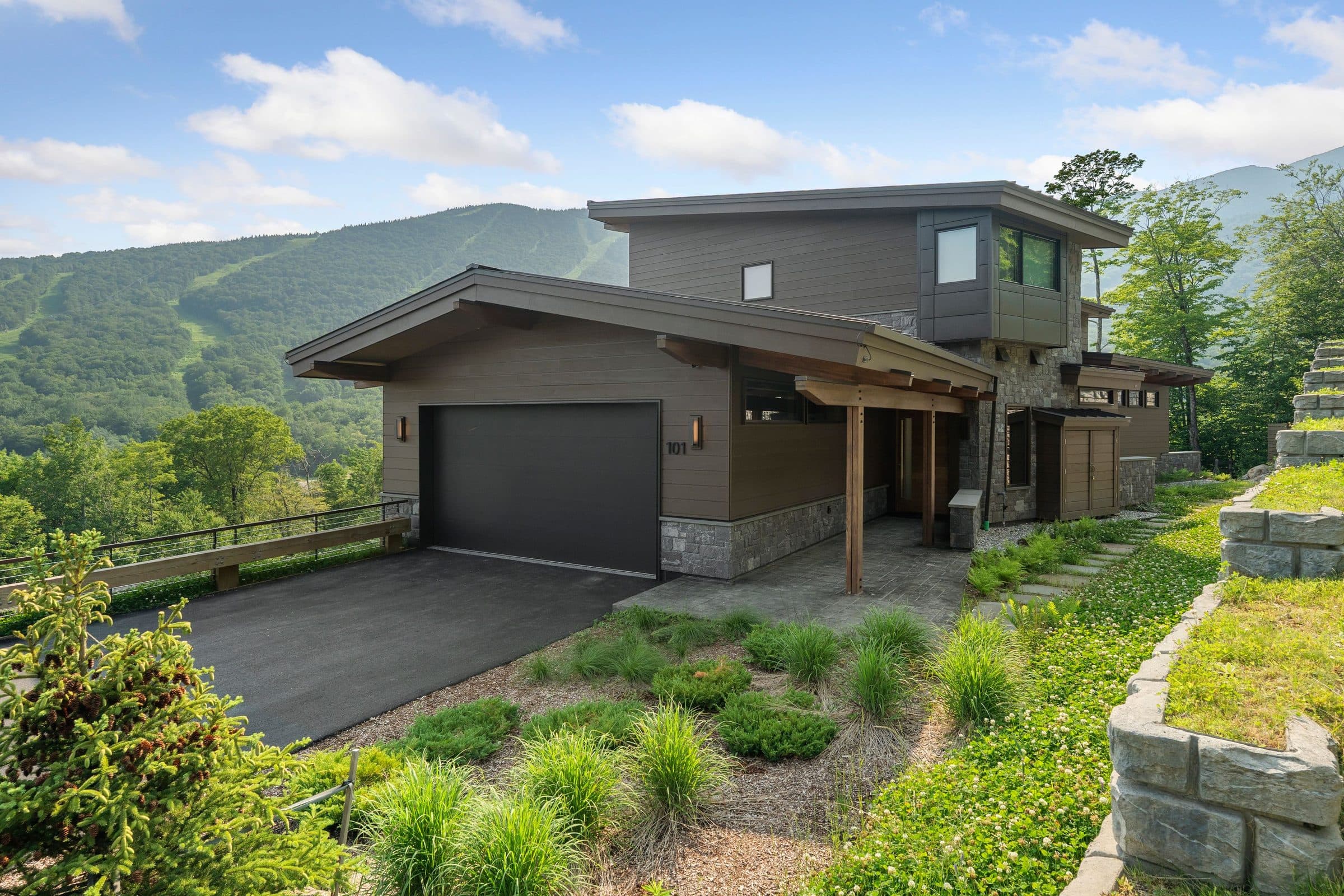 Stowe mountain modern — hero shot