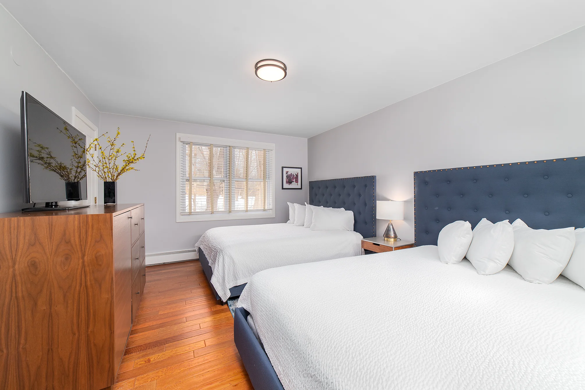 Hotel bedroom suite